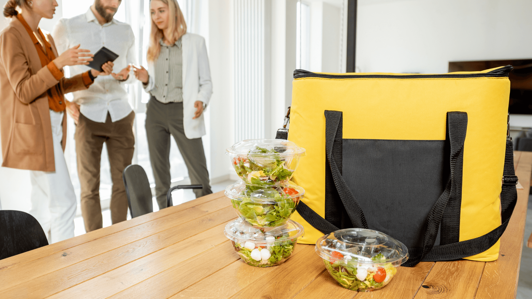 Catering w biurze może poprawić zaangażowanie pracowników